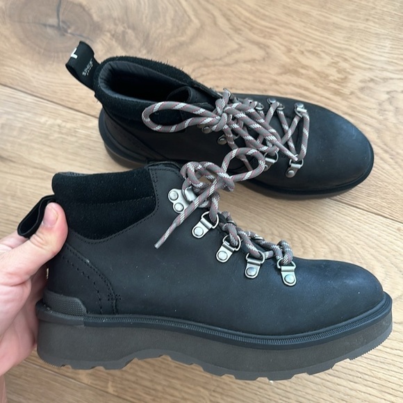 SOREL Hi-Line Hiking Boot (Women)
BLACK JET, Size 5.5 nwt - Picture 2 of 4
